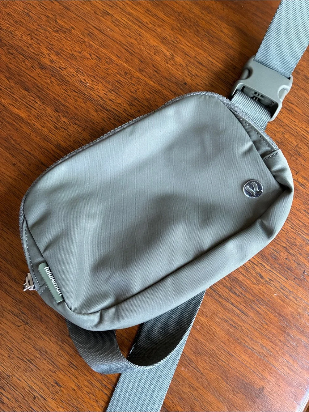 Lululemon 1L Everywhere Belt Bag (Olive or Gray) - Picture 12 of 12